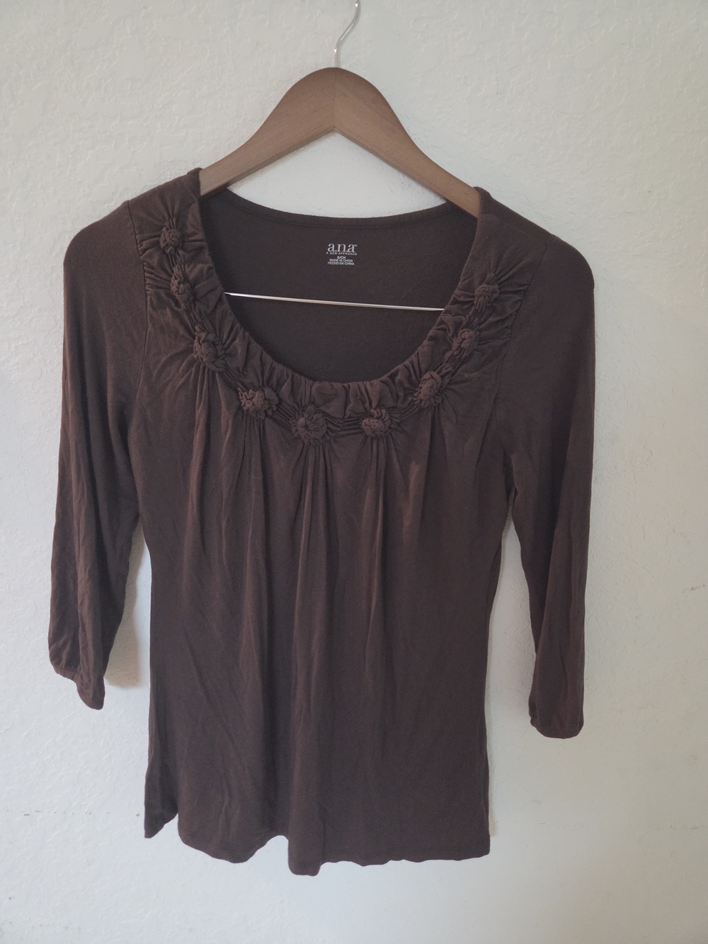 a.n.a Brown Rosette Neckline 3/4 Sleeve Babydoll Top Small Y2K Earthy Boho